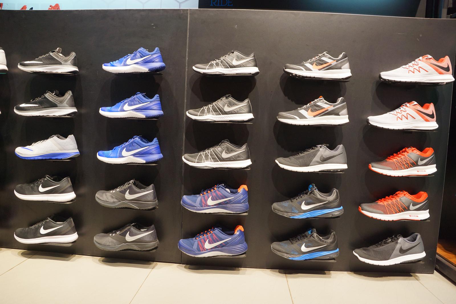 nike sports shoes showroom near me